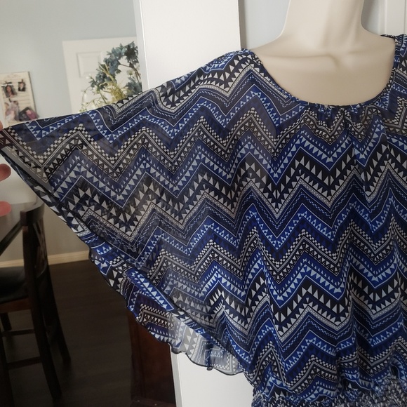 Multi colored wing sleeve Blouse - Picture 2 of 4